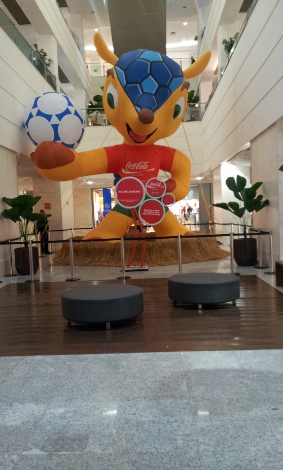 Mascote da Copa Shopping Tijuca (Foto: Rafael Junqueira/Mundo Pauta) Mascote da Copa Shopping Tijuca (Foto: Rafael Junqueira/Mundo Pauta)